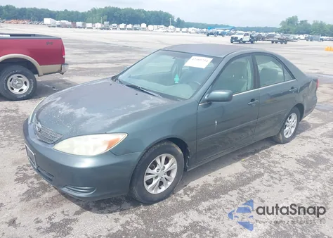 2004 Toyota Camry Le V6 z USA, uszkodzony, nr VIN 4T1BF32K74U071438